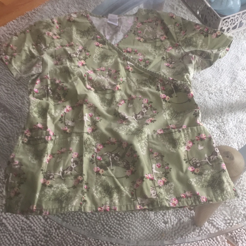 🦌🦌🌸 Scrub top🦌🌸🌳